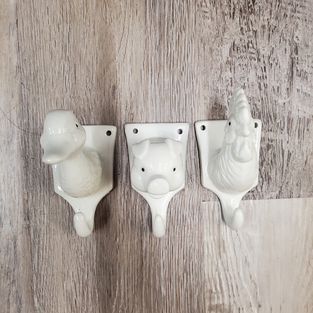 White Animal Wall Hooks Set